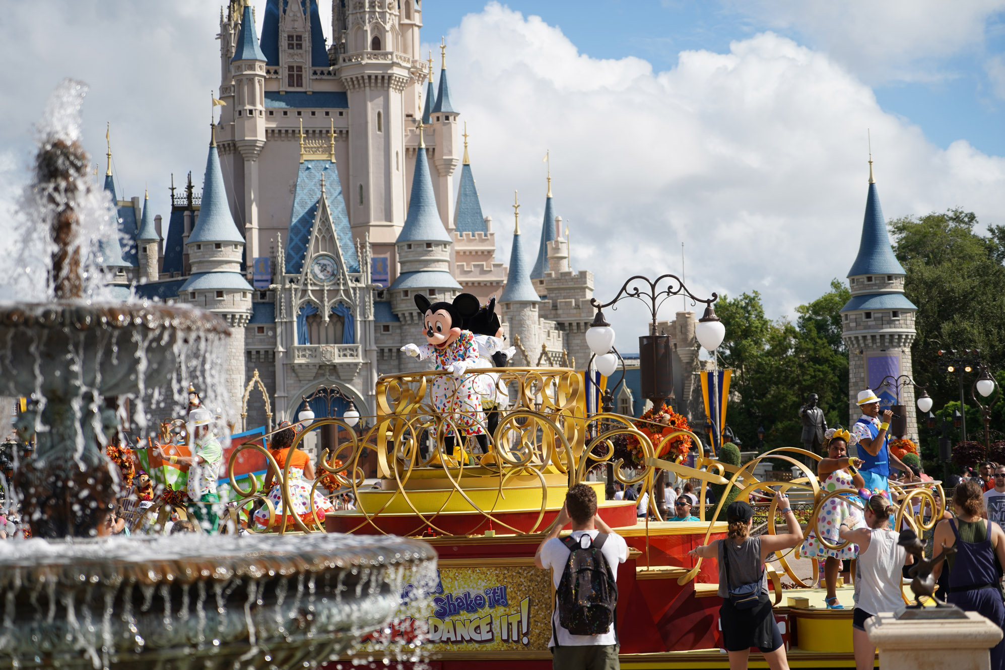 how much money does disney world make per year