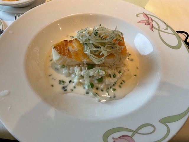disney cruise ship food use disney onboard credit on meals