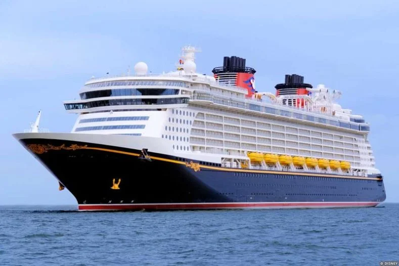 Exterior view of the Disney Dream in open water