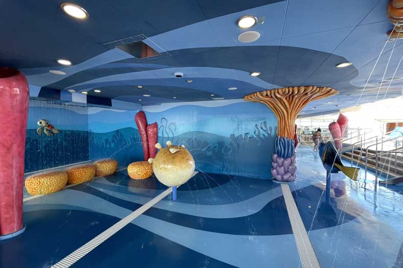 Water jets and Pixar characters in Nemo's Reef