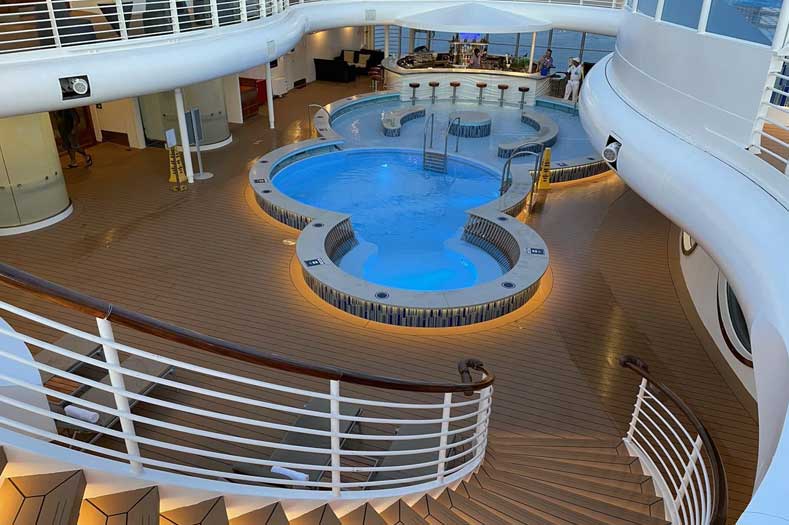 Quiet Cove Pool and Bar