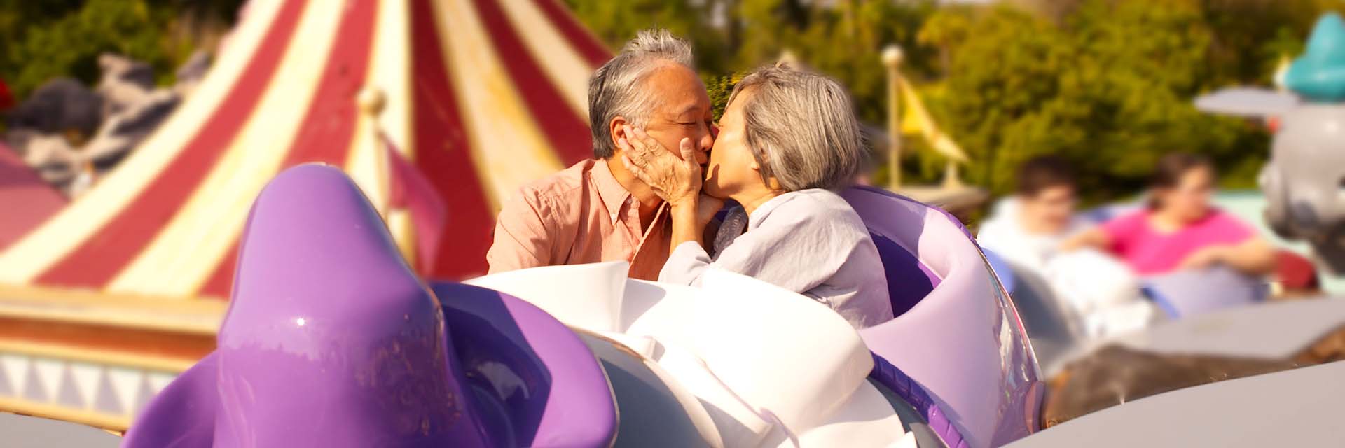 kissing couple at disney world